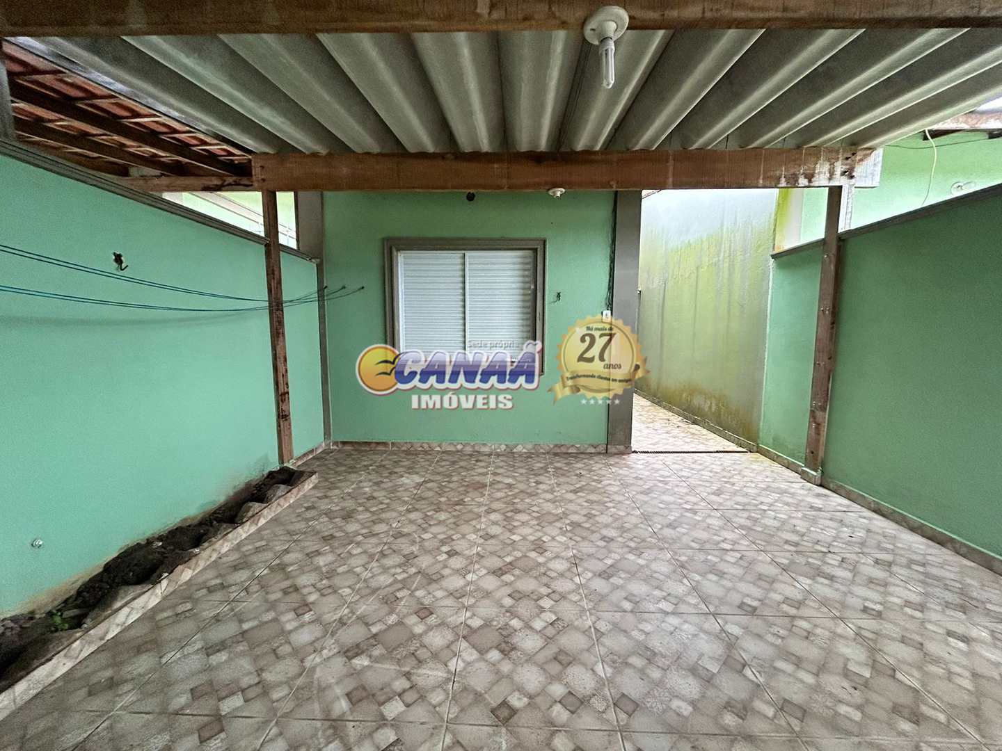 Casa à venda com 2 quartos, 81m² - Foto 1