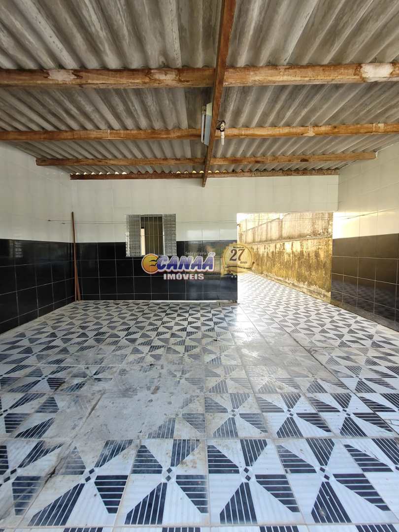 Casa à venda com 2 quartos, 67m² - Foto 2