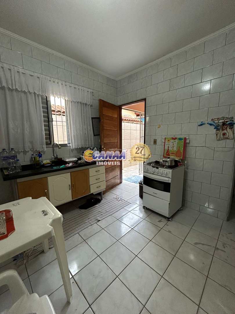 Casa à venda com 2 quartos, 66m² - Foto 9