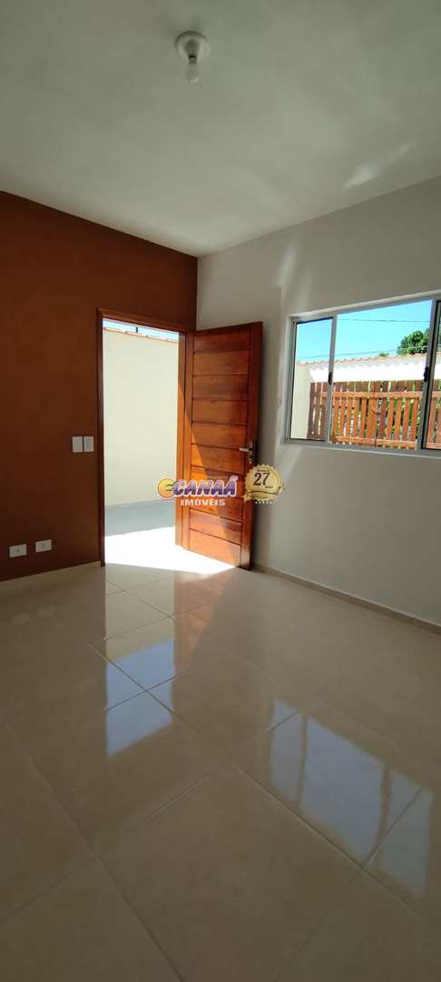 Casa à venda com 2 quartos, 65m² - Foto 3