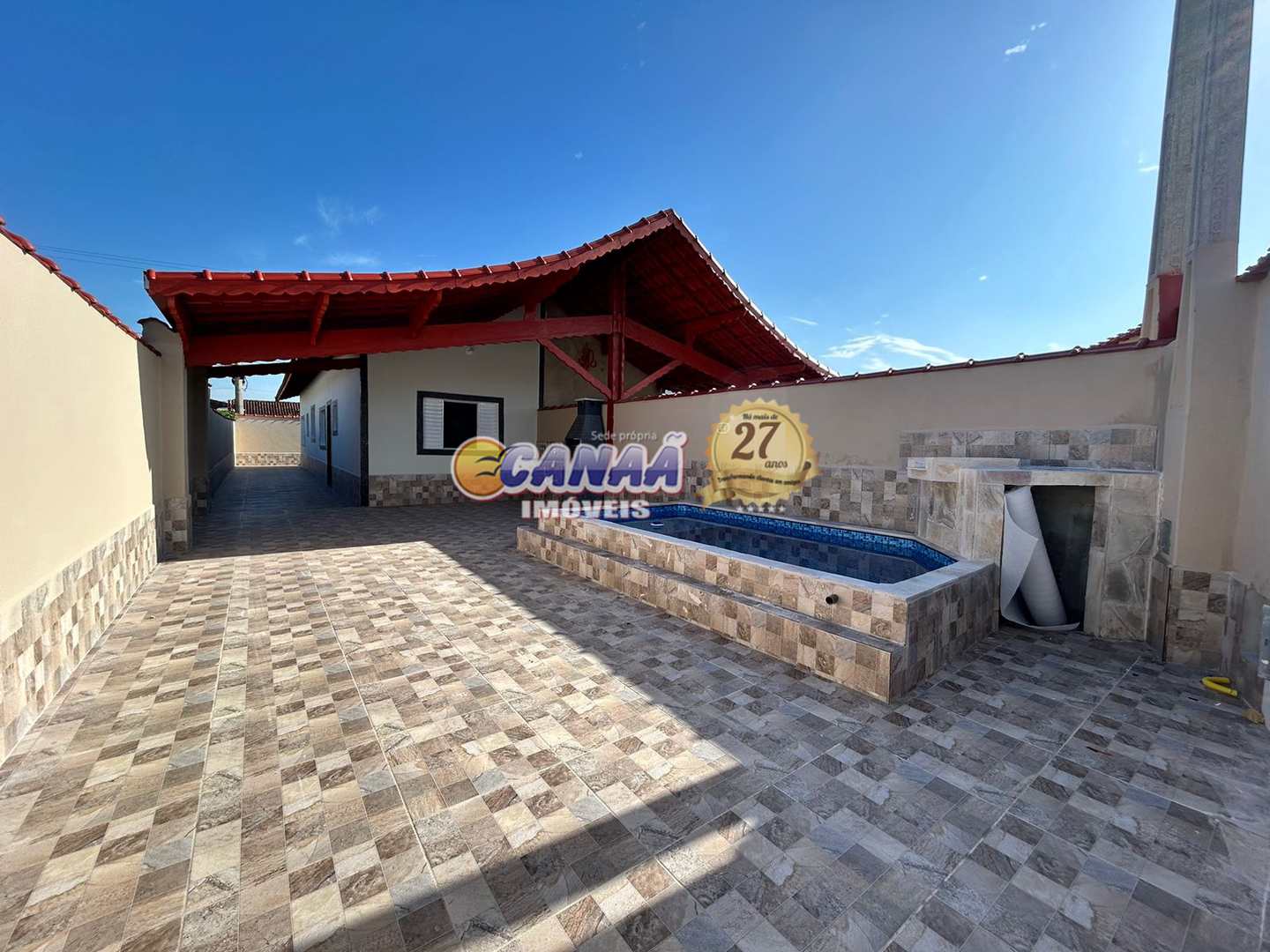 Casa à venda com 2 quartos, 80m² - Foto 1