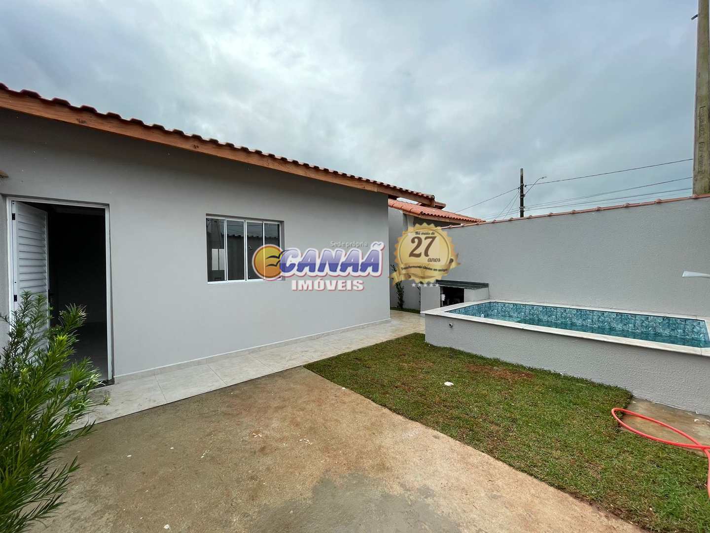 Casa à venda com 2 quartos, 68m² - Foto 1