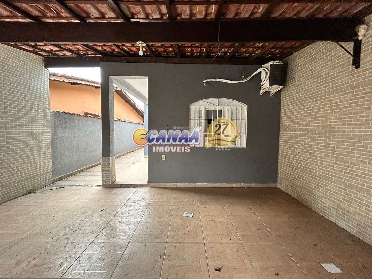 Casa à venda com 2 quartos, 76m² - Foto 1