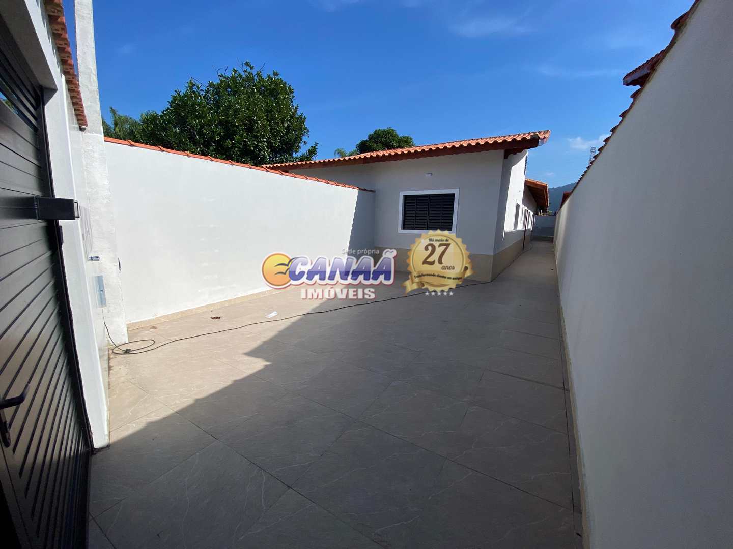 Casa à venda com 3 quartos, 72m² - Foto 1