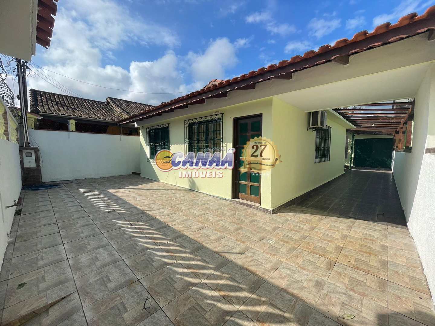 Casa à venda com 3 quartos, 101m² - Foto 1