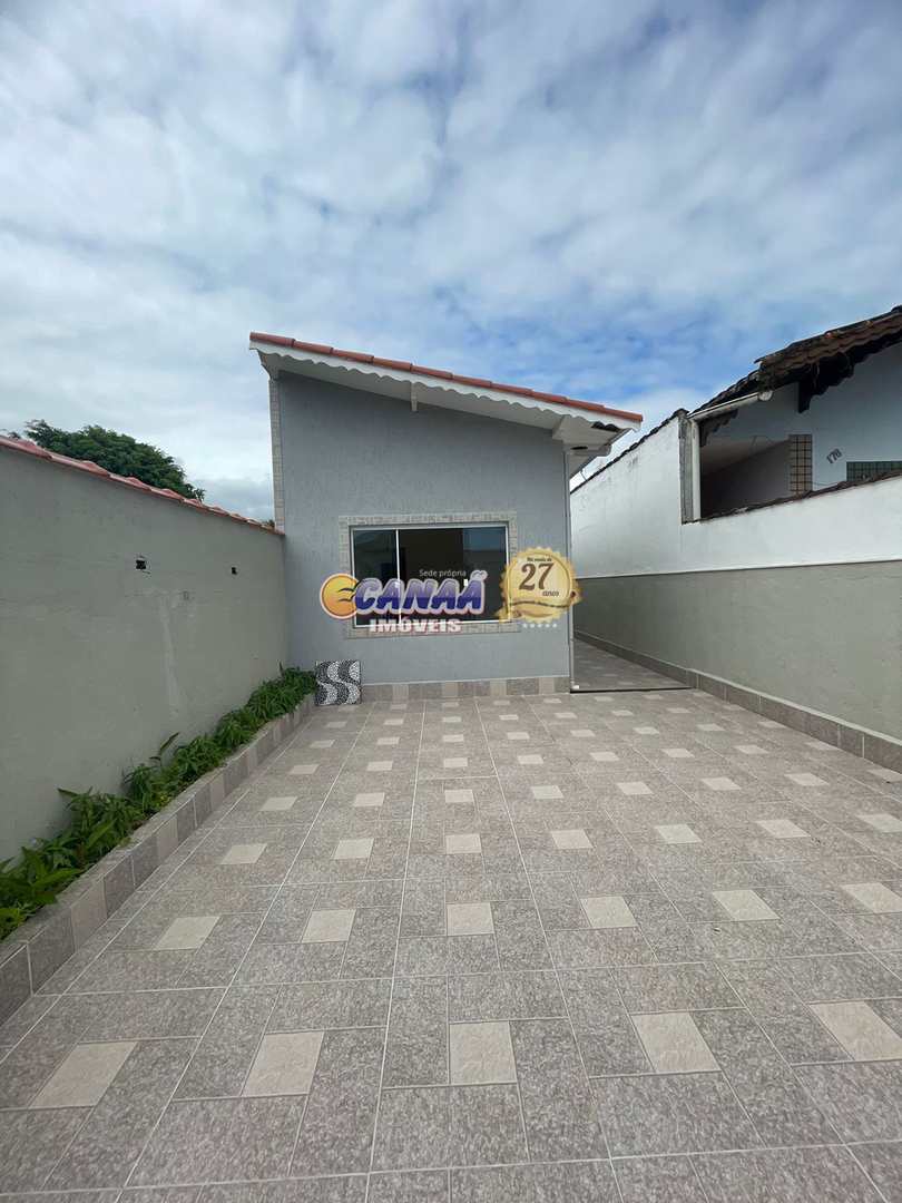 Casa à venda com 2 quartos, 70m² - Foto 2