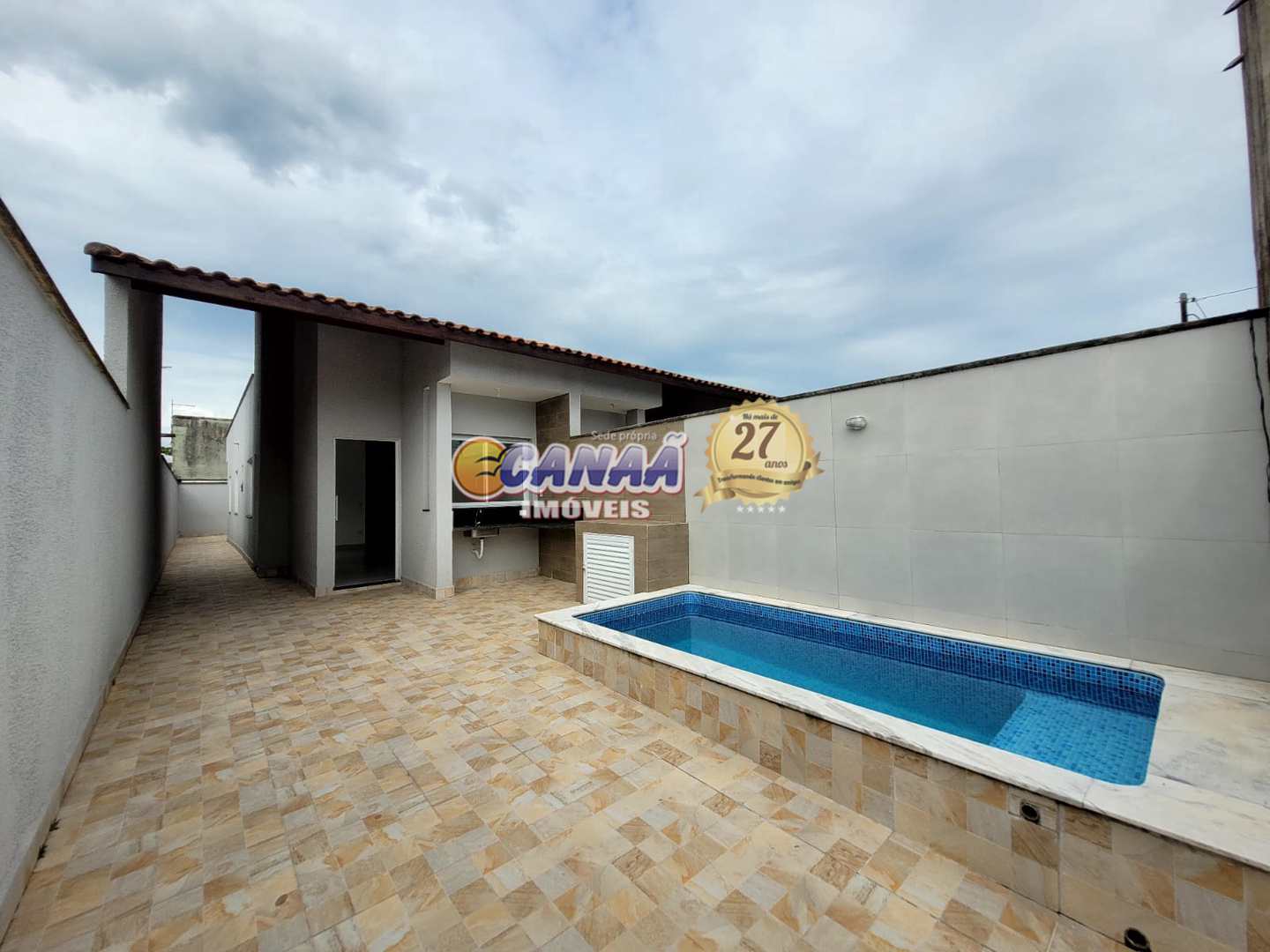 Casa à venda com 2 quartos, 65m² - Foto 1