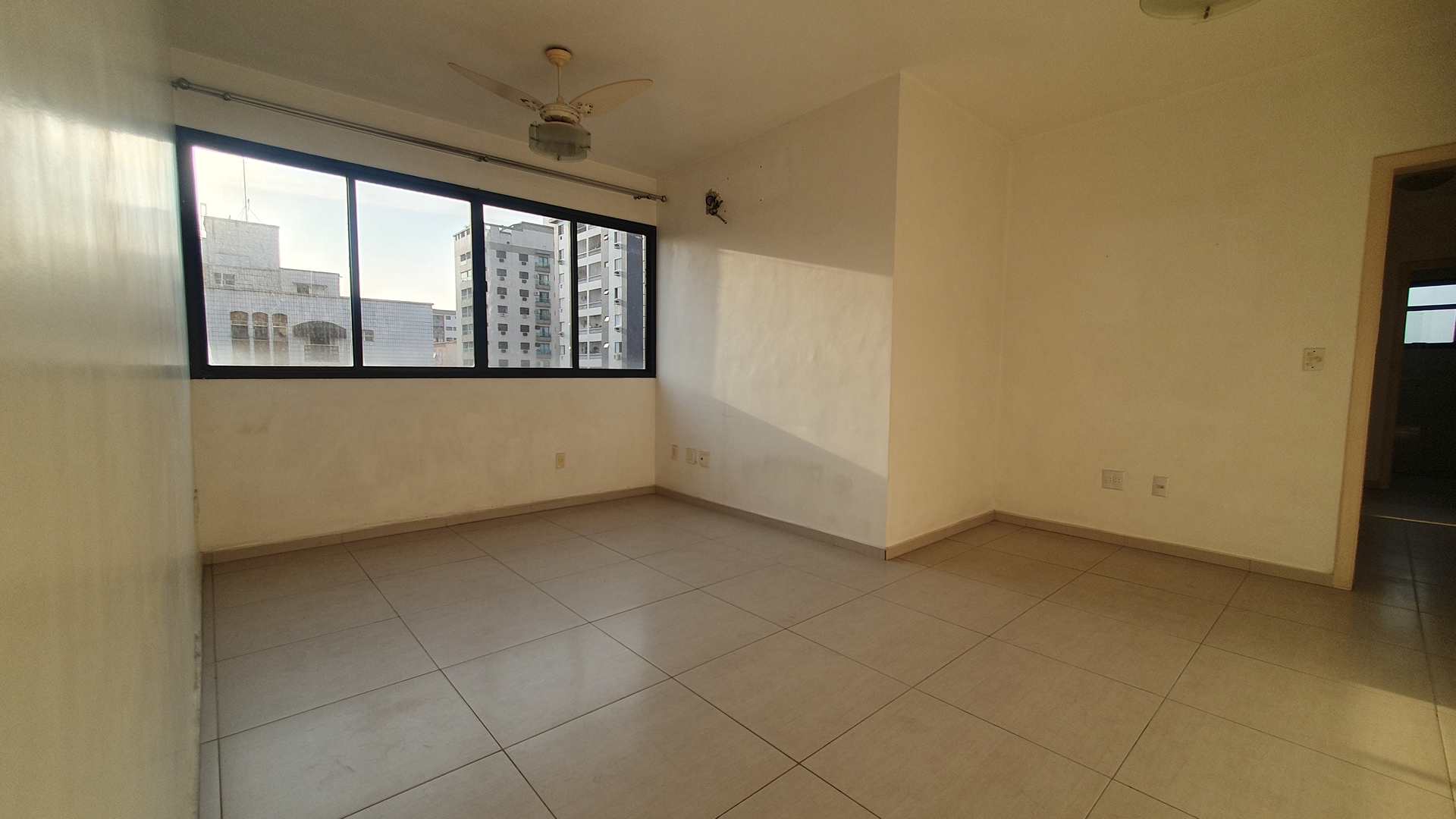 Apartamento à venda com 2 quartos, 80m² - Foto 3