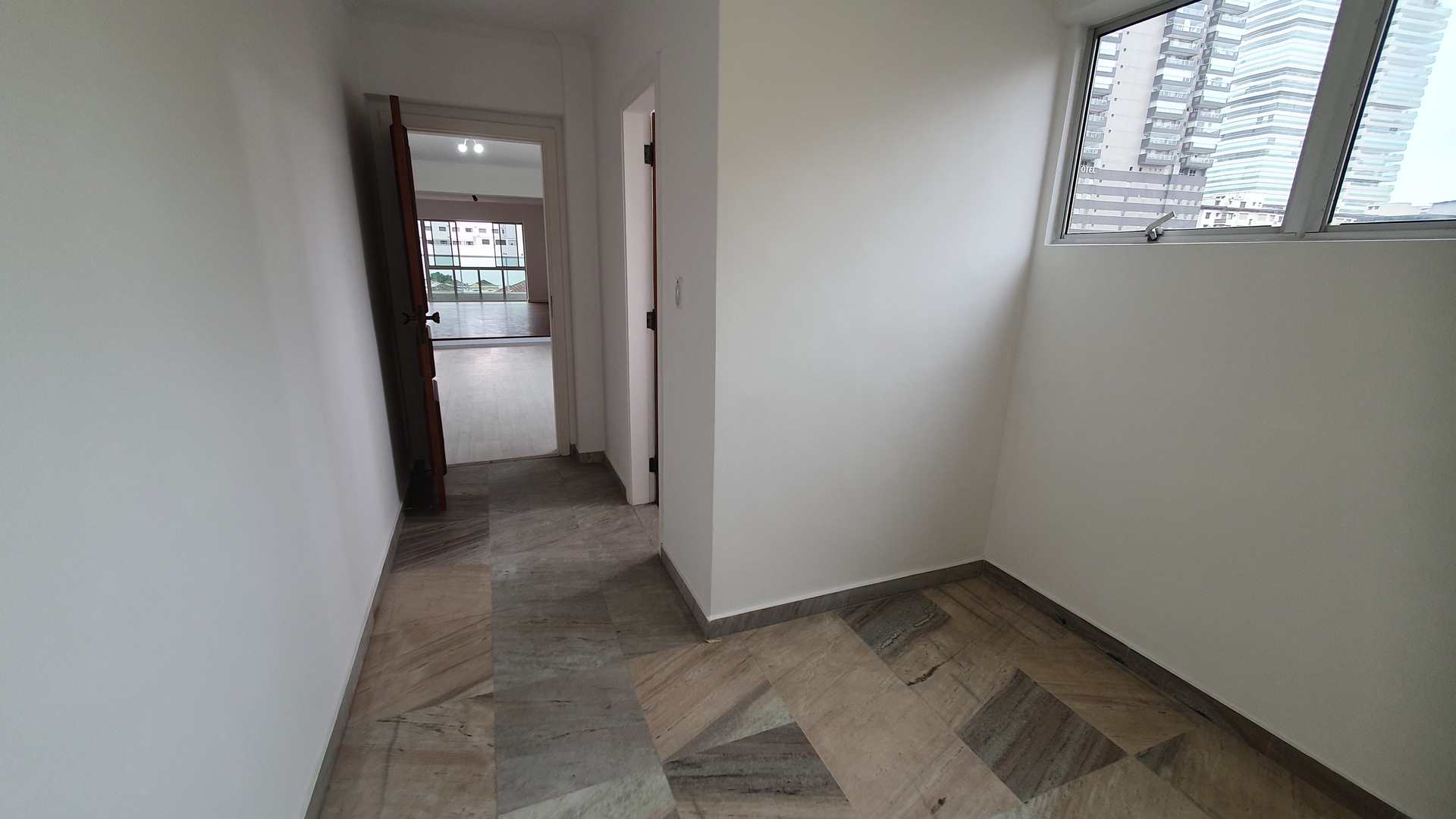 Apartamento à venda com 3 quartos, 162m² - Foto 2