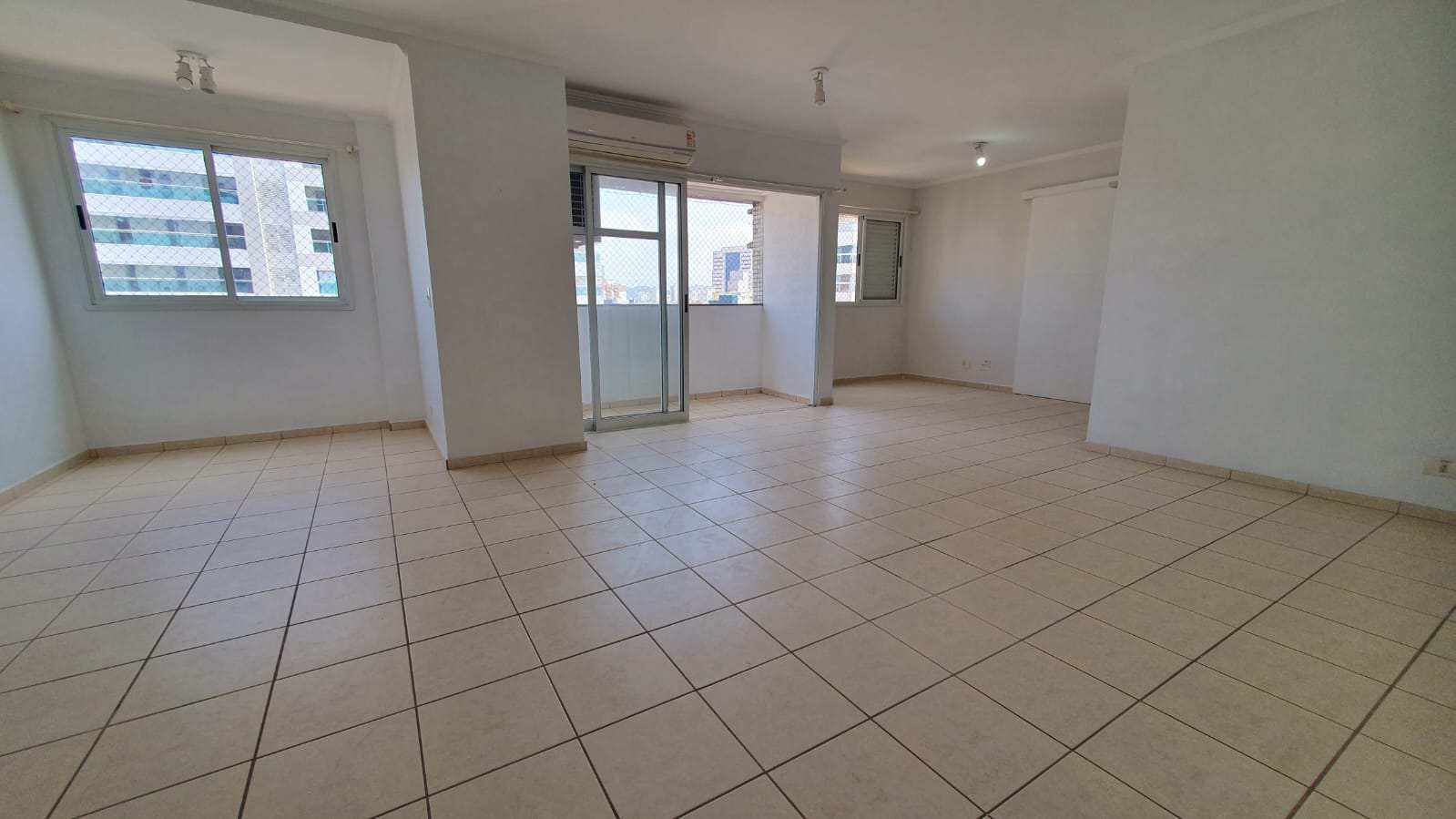 Apartamento à venda com 4 quartos, 250m² - Foto 1