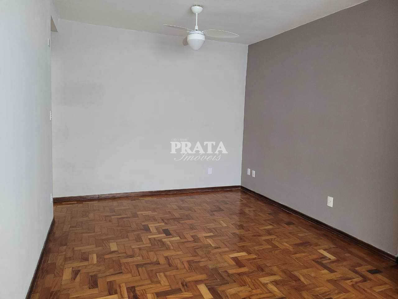 Apartamento à venda com 2 quartos, 70m² - Foto 2