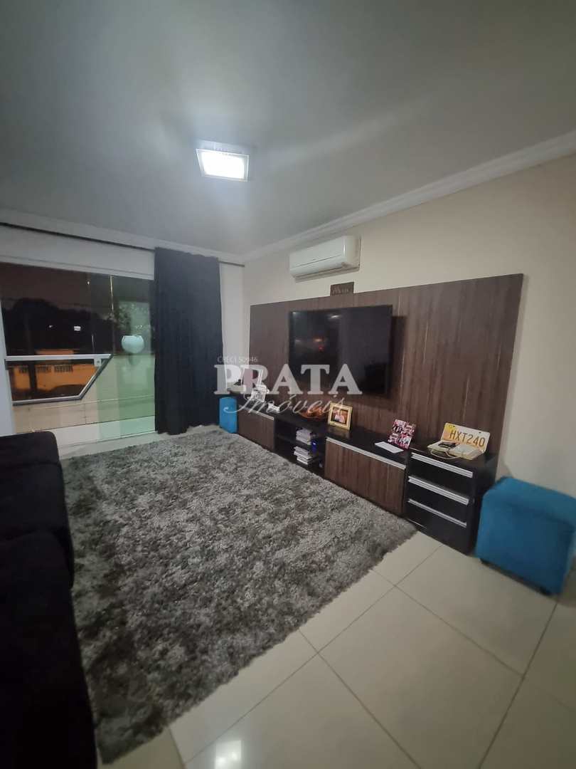 Casa à venda com 3 quartos, 210m² - Foto 1