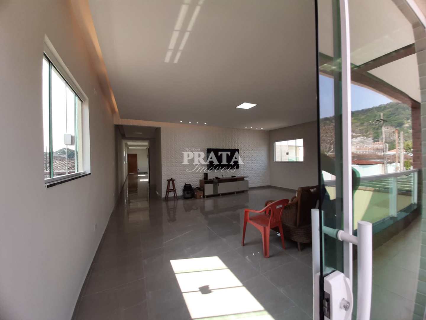 Casa à venda com 2 quartos, 170m² - Foto 2