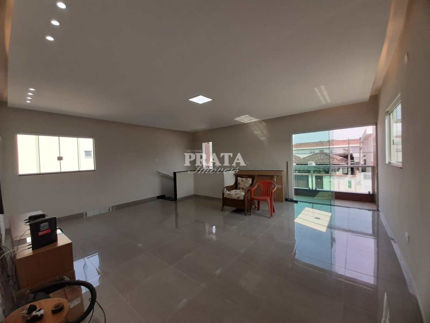 Casa à venda com 2 quartos, 170m² - Foto 1