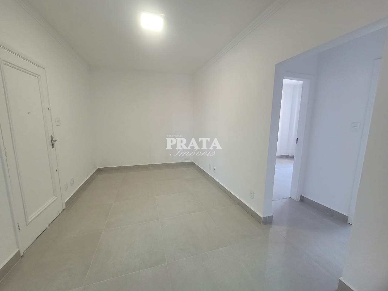 GONZAGA SANTOS 2 DORMITÓRIOS REFORMADO PRÓXIMO À PRAIA