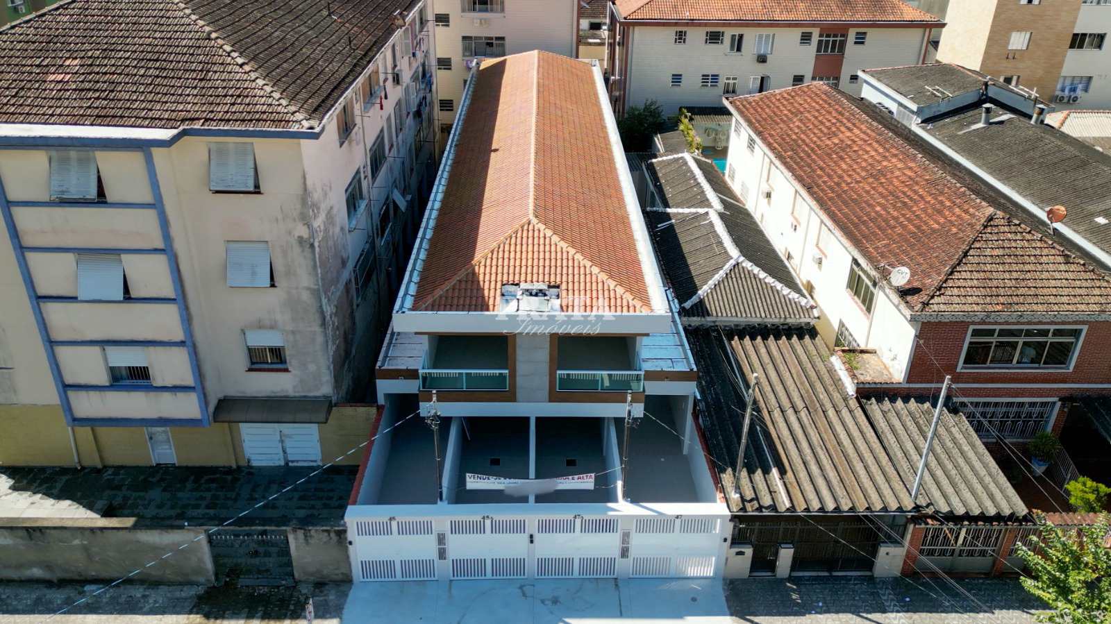 Casa à venda com 3 quartos, 115m² - Foto 1