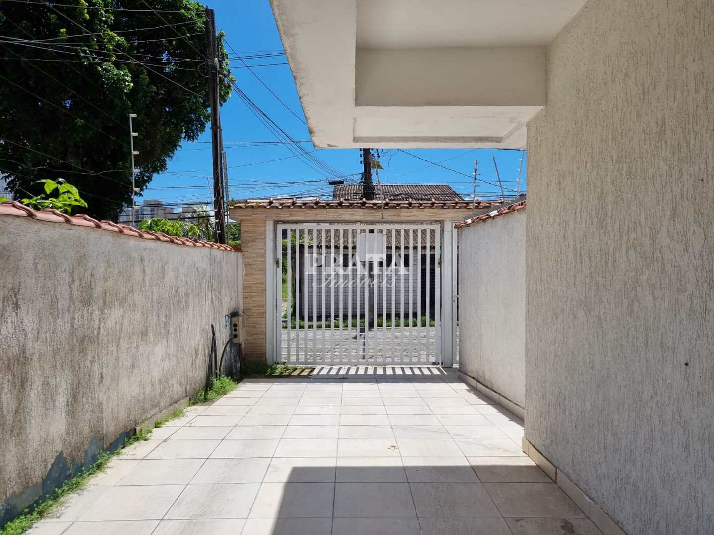 Casa à venda com 3 quartos, 100m² - Foto 1