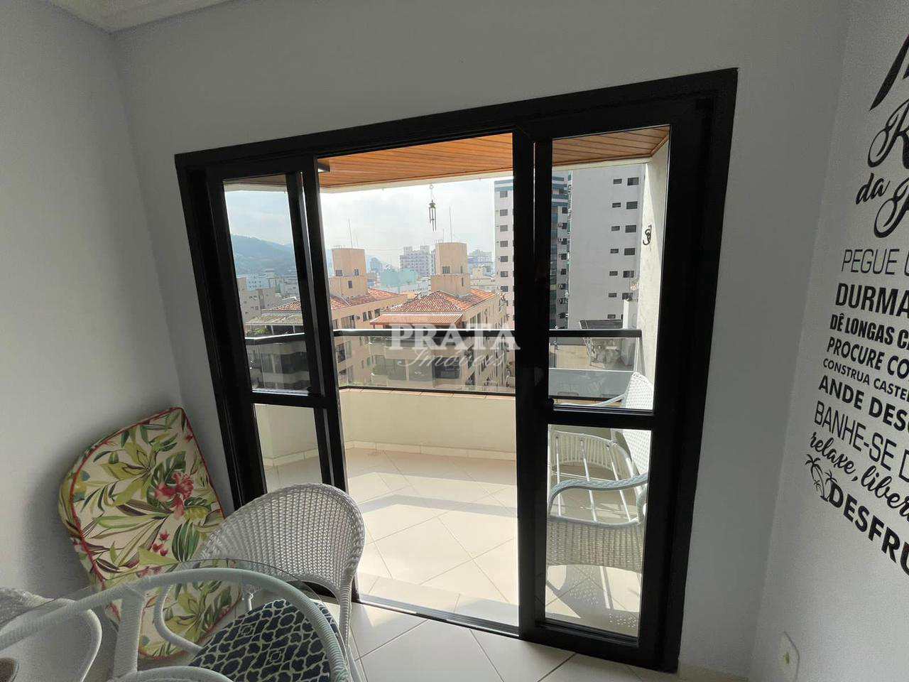 Apartamento à venda com 2 quartos, 70m² - Foto 2