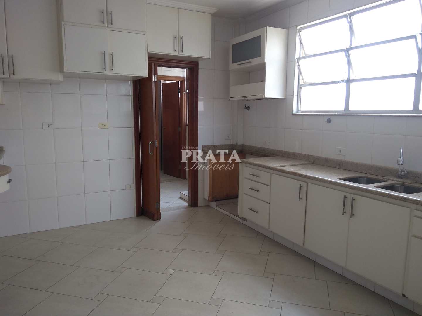 Apartamento para alugar com 3 quartos, 200m² - Foto 12