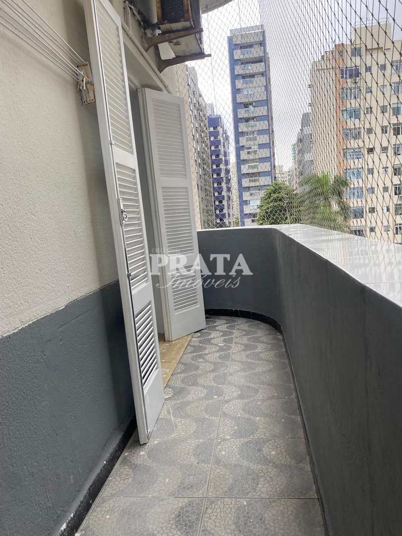 BOQUEIRÃO SANTOS 2 DORMITÓRIOS 1 SUÍTE PRÉDIO FRENTE À PRAIA