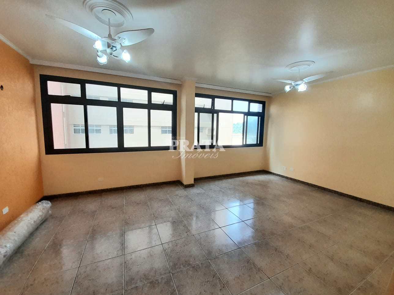 Apartamento para alugar com 3 quartos, 160m² - Foto 2