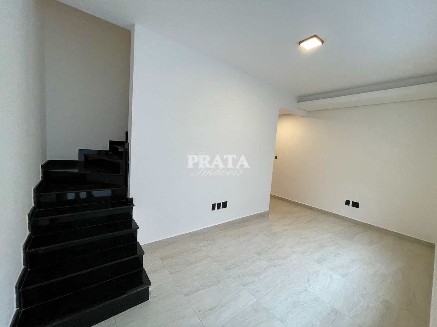 Casa à venda com 3 quartos, 104m² - Foto 2