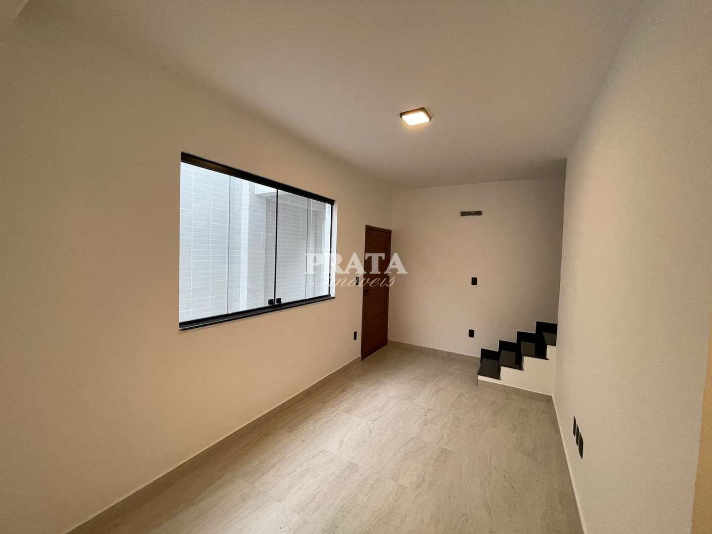 Casa à venda com 3 quartos, 104m² - Foto 1