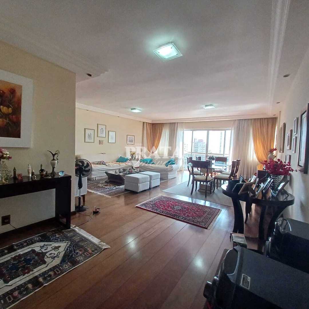 Apartamento à venda com 4 quartos, 200m² - Foto 1