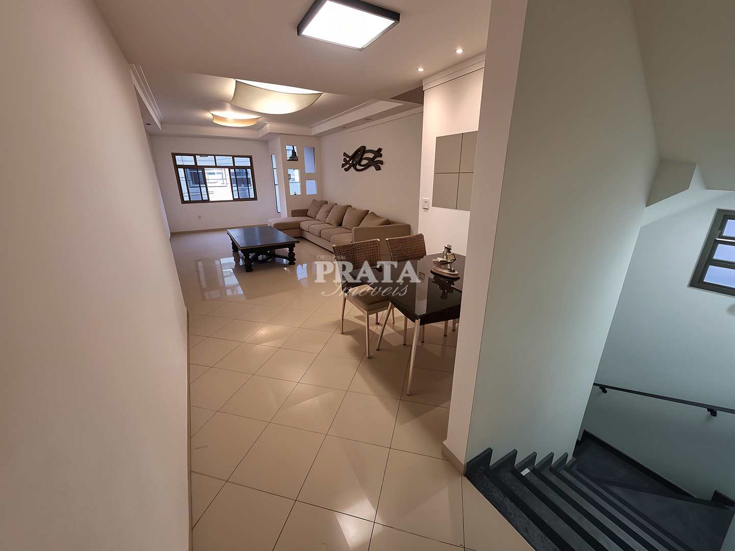 Casa à venda com 4 quartos, 185m² - Foto 2