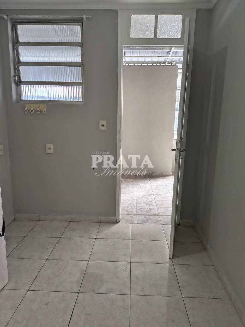 Casa para alugar com 2 quartos, 75m² - Foto 13