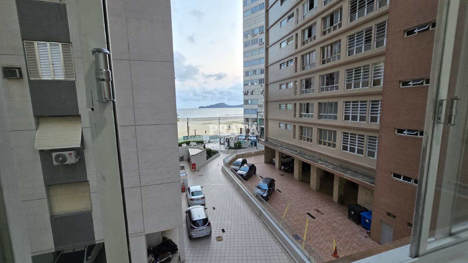 JOSÉ MENINO SANTOS 1 DORMITÓRIO 1 V GARAGEM PRÉDIO FRENTE PRAIA