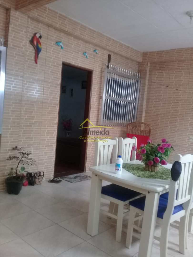 Casa à venda com 4 quartos, 100m² - Foto 1