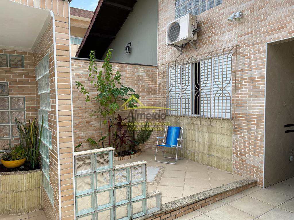 Casa à venda com 2 quartos, 92m² - Foto 1