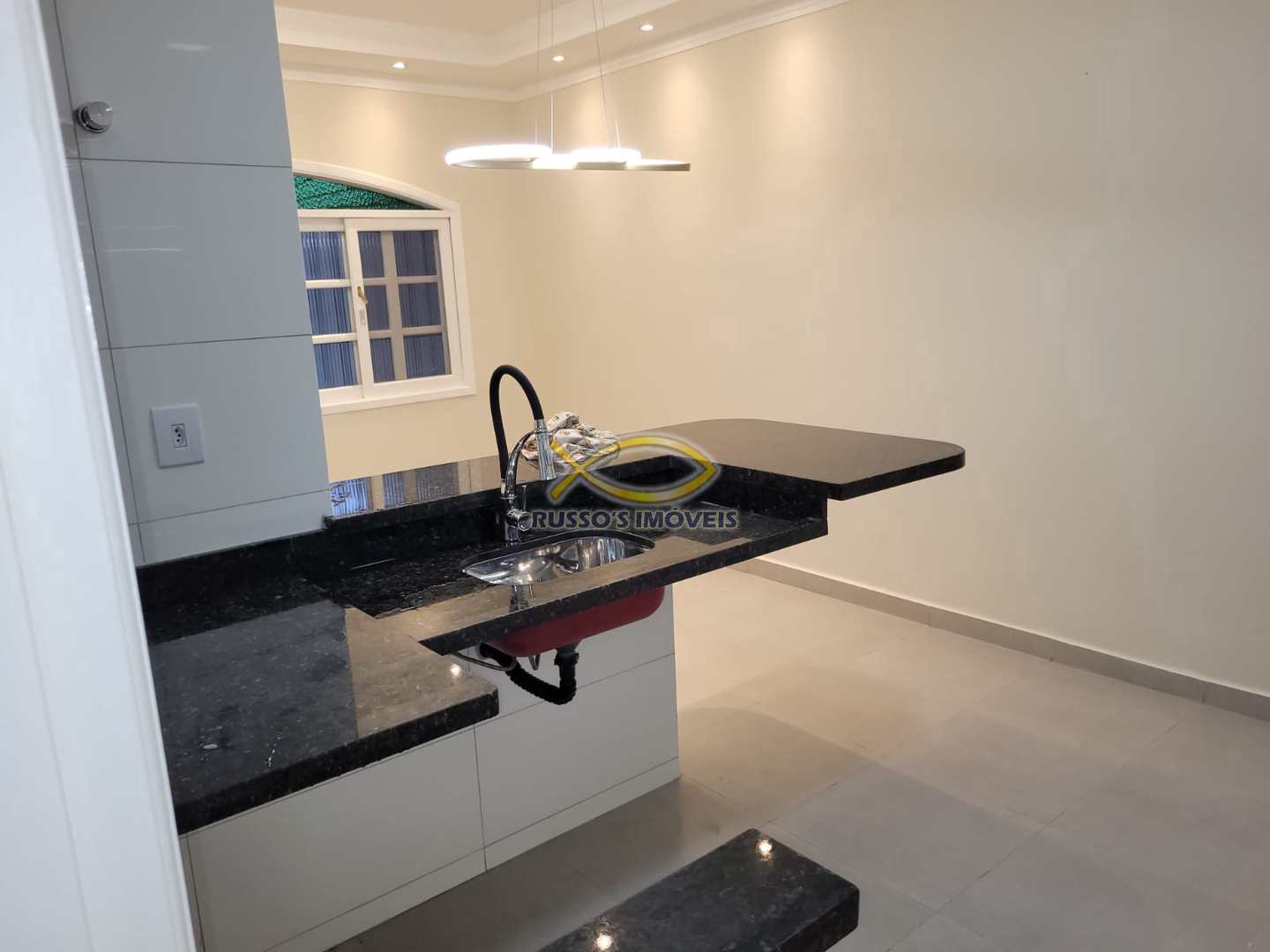 Casa à venda com 2 quartos, 79m² - Foto 4