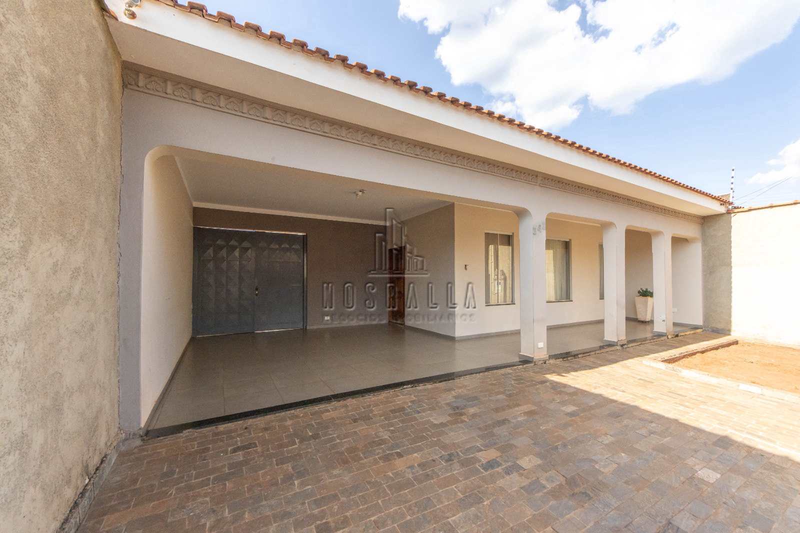 Casa à venda com 3 quartos, 255m² - Foto 2