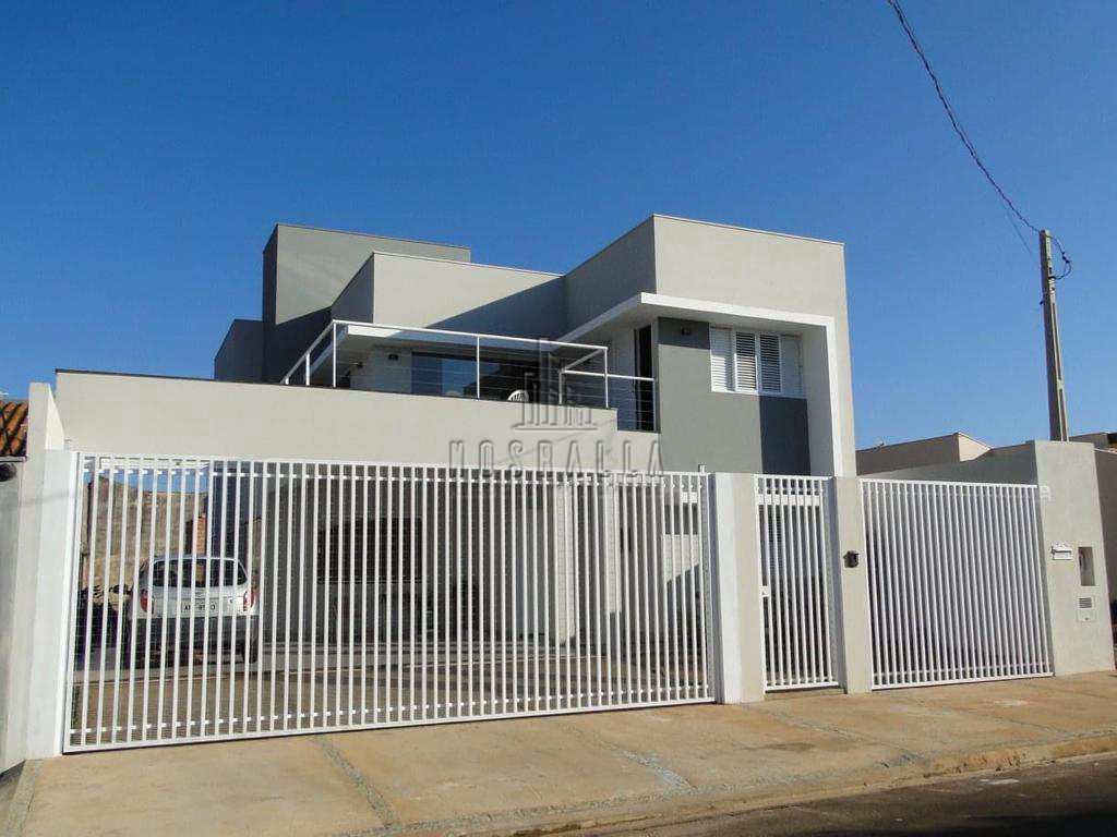 Sobrado à venda com 3 quartos, 270m² - Foto 1