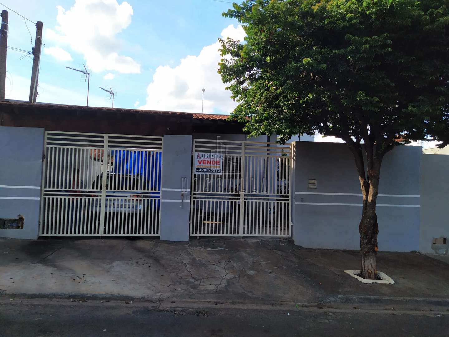 Casa à venda com 3 quartos, 250m² - Foto 1