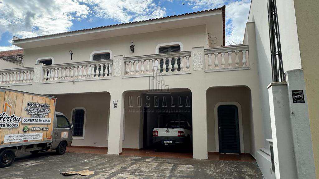 Sobrado para alugar com 3 quartos, 349m² - Foto 1