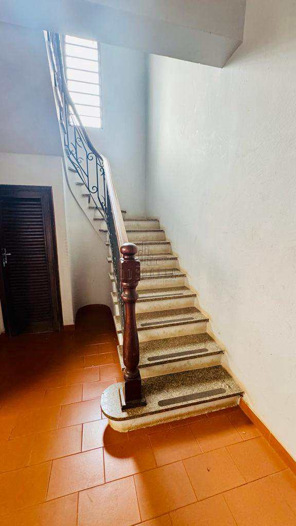 Sobrado para alugar com 3 quartos, 349m² - Foto 13