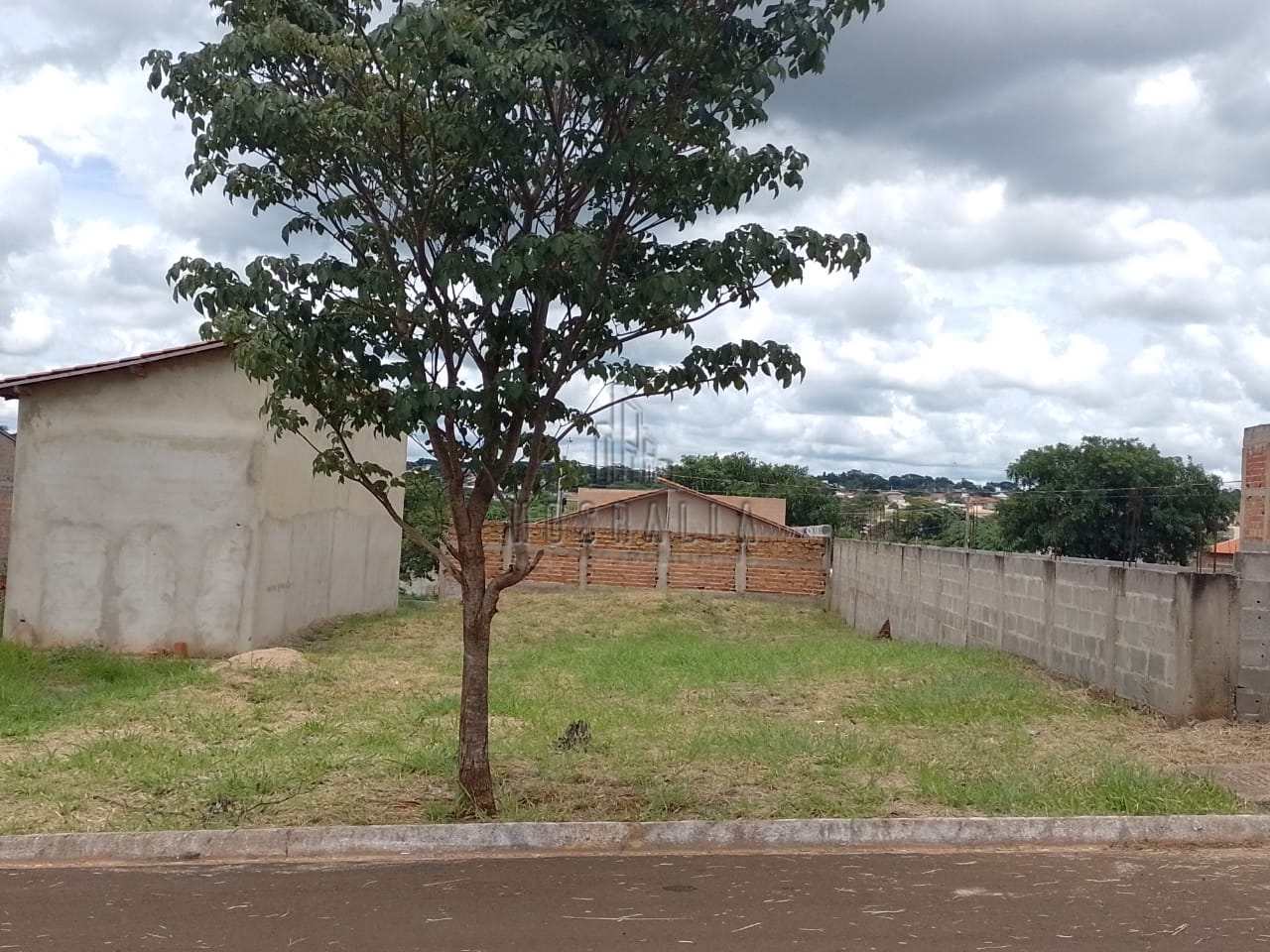 Terreno à venda, 250m² - Foto 1