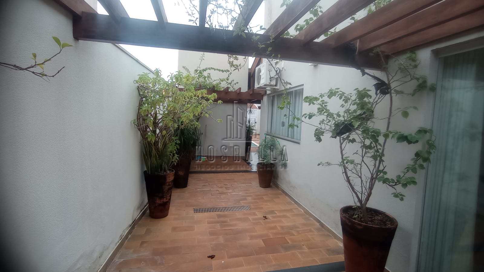 Casa à venda com 3 quartos, 223m² - Foto 4