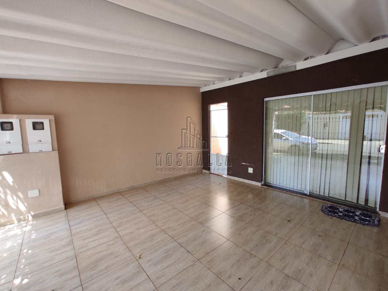 Casa à venda com 3 quartos, 225m² - Foto 1