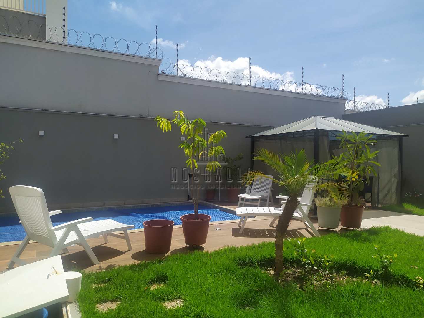 Casa à venda com 3 quartos, 360m² - Foto 1