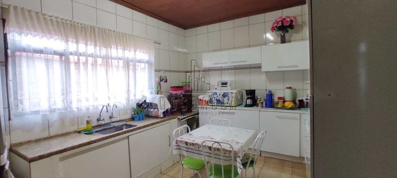 Casa à venda com 4 quartos, 220m² - Foto 16