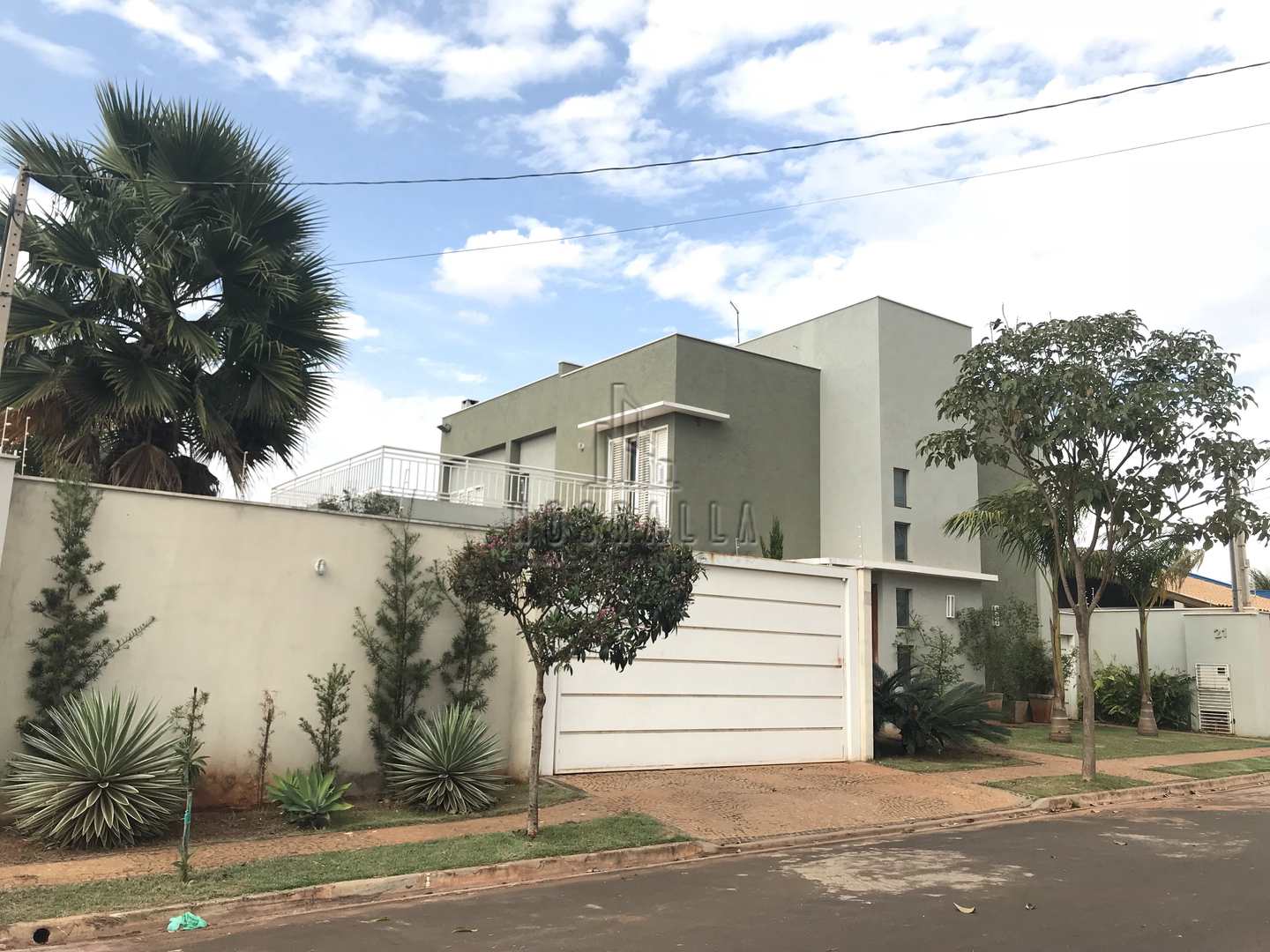 Casa à venda com 4 quartos, 720m² - Foto 2