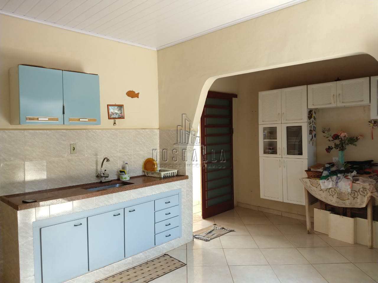 Casa à venda com 3 quartos, 200m² - Foto 1