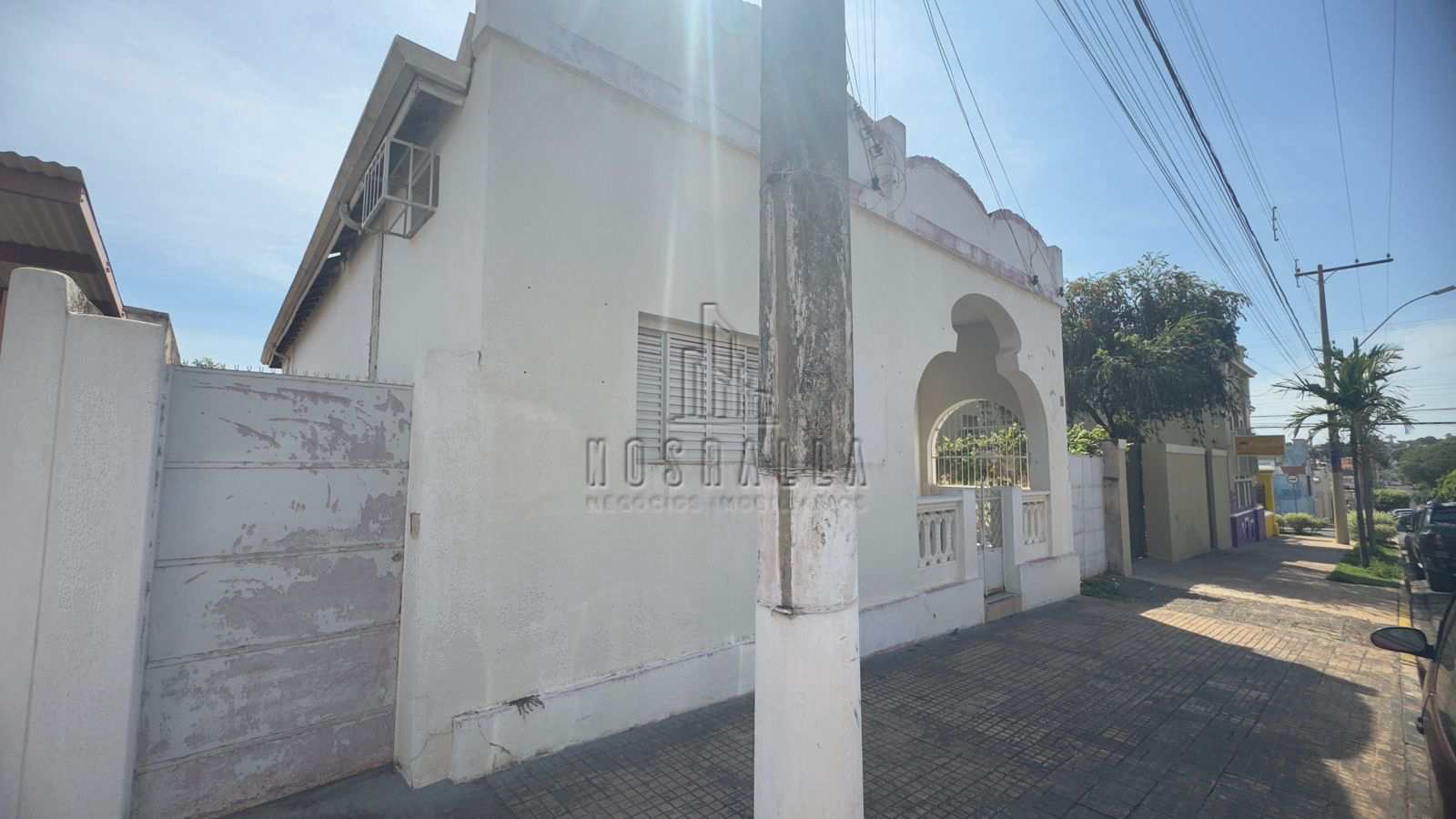 Casa à venda e aluguel com 3 quartos, 387m² - Foto 2