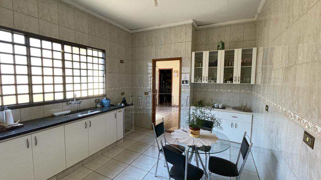 Casa à venda com 3 quartos, 250m² - Foto 7