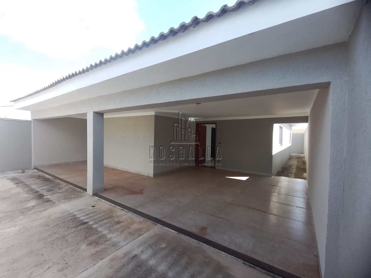 Casa à venda com 3 quartos, 161m² - Foto 1