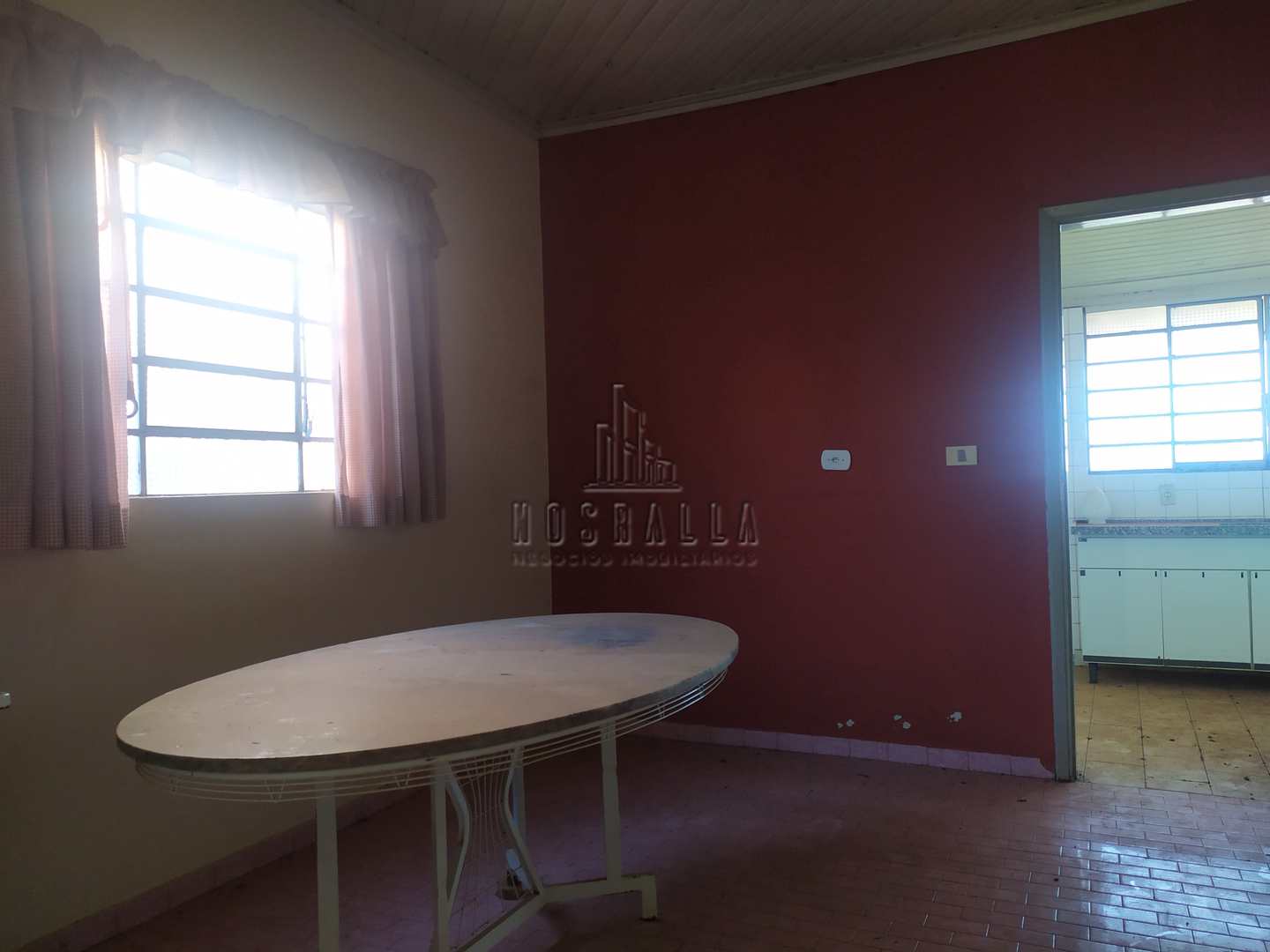 Casa à venda com 2 quartos, 200m² - Foto 2